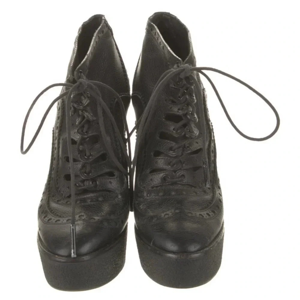 Burberry Leather Ankle Lace-Up Boots size 7 - Picture 2 of 5